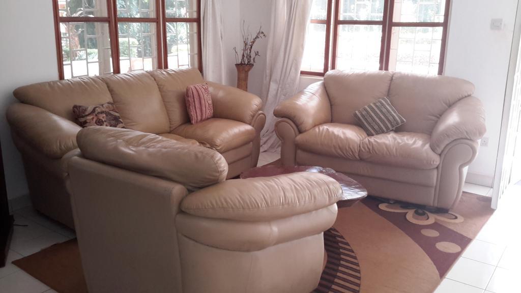 Brownstone Country Home Lira Екстер'єр фото