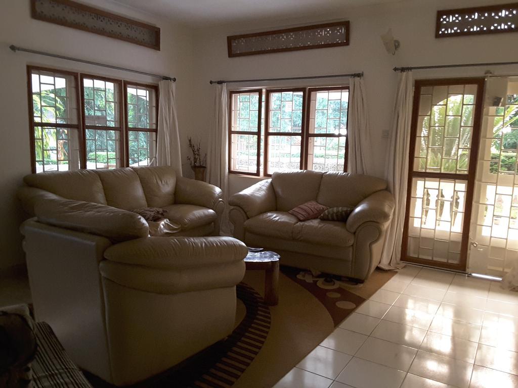 Brownstone Country Home Lira Екстер'єр фото