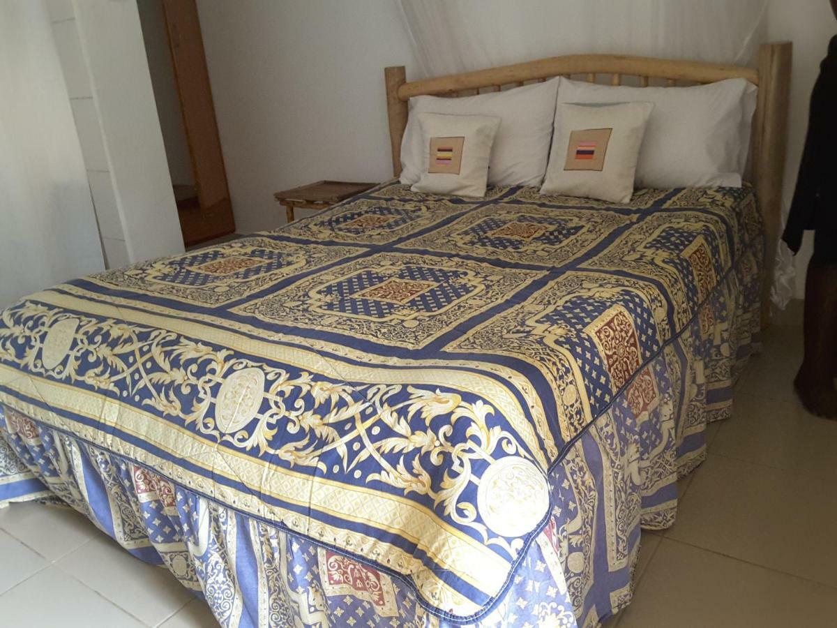 Brownstone Country Home Lira Екстер'єр фото