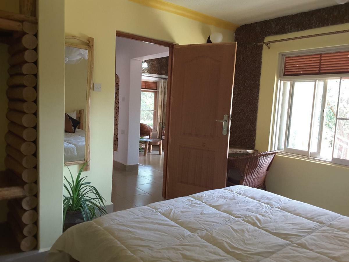Brownstone Country Home Lira Екстер'єр фото