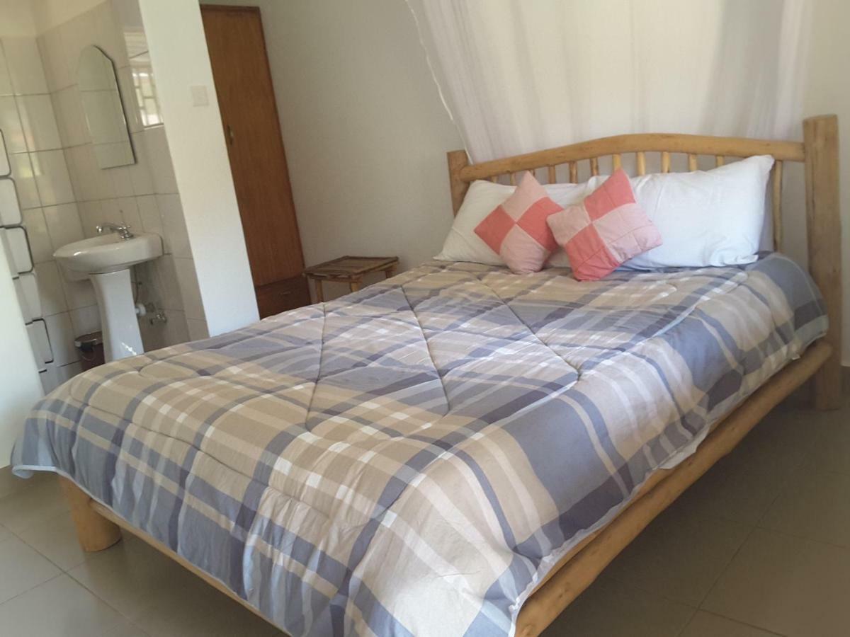 Brownstone Country Home Lira Екстер'єр фото