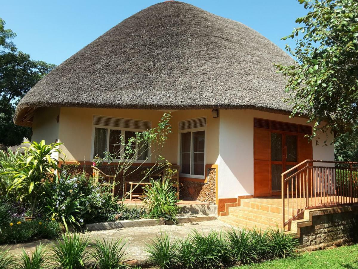 Brownstone Country Home Lira Екстер'єр фото
