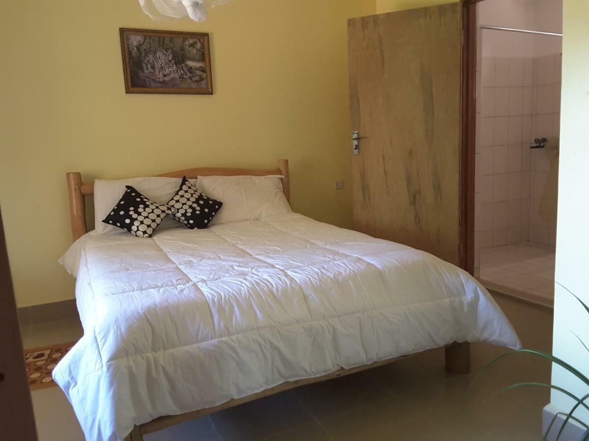 Brownstone Country Home Lira Екстер'єр фото