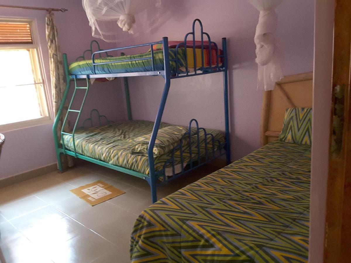 Brownstone Country Home Lira Екстер'єр фото