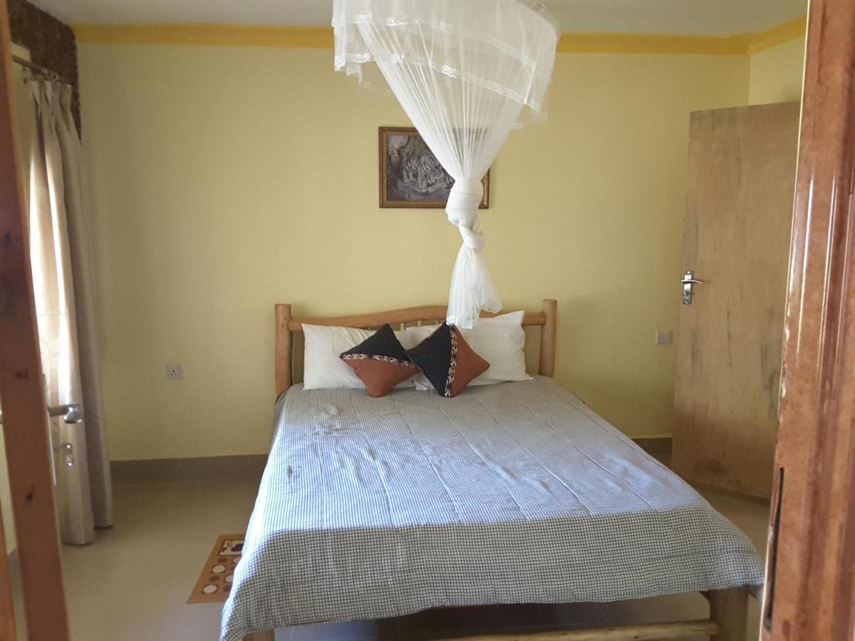Brownstone Country Home Lira Екстер'єр фото